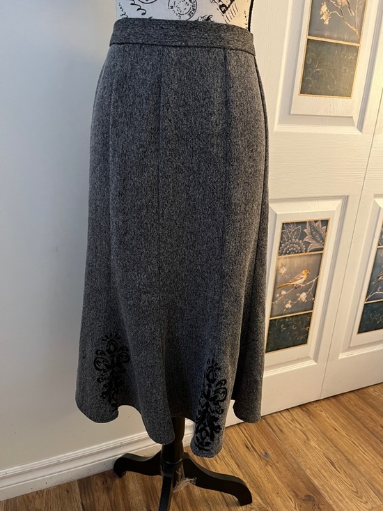 TanJay Dresses & Skirts - 💗TanJay Gray Midi A-Line Skirt with Black Embroidery